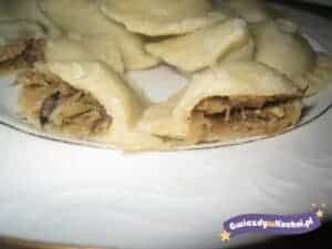 Pierogi z kapustą kiszoną i grzybami