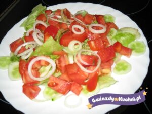 sórówka z sałatą i pomidorami