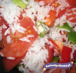 Ryż z papryką i pomidorami